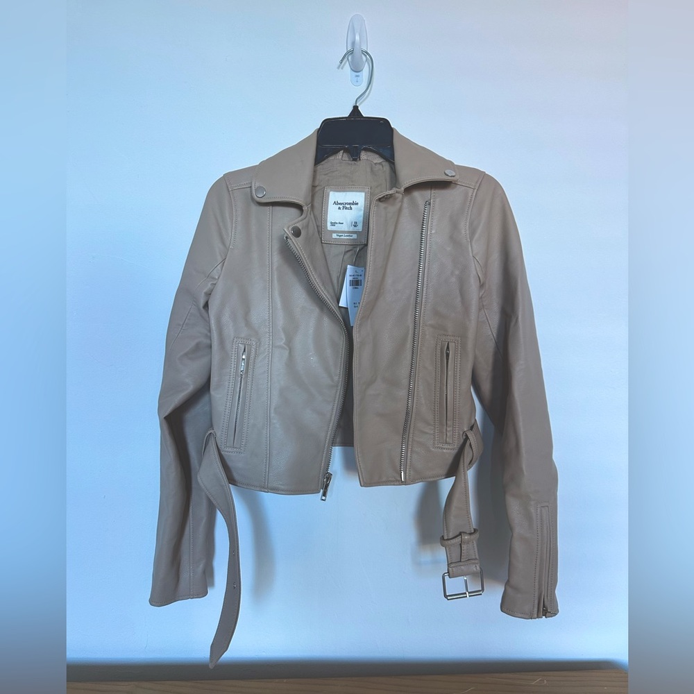 ABERCROMBIE BEIGE CROPPED LEATHER JACKET
